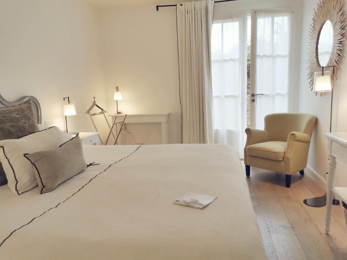 Le Clos Saint-Martin Hotel & Spa Exterior photo
